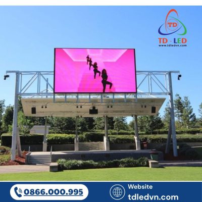 Sự khác biệt giữa màn hình LED ngoài trời và trong nhà không chỉ nằm ở thiết kế, mà còn là độ bền, độ sáng, khả năng hiển thị và ứng dụng thực tế.