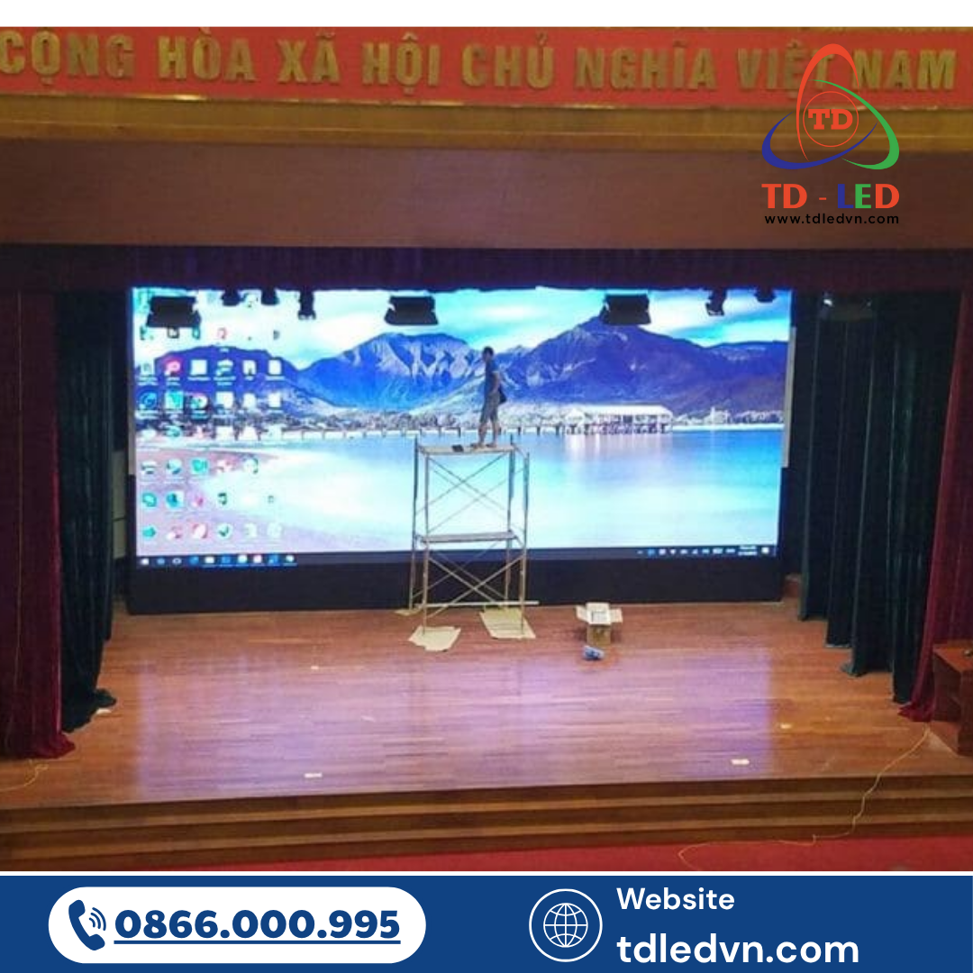 Màn hình LED hội trường đóng vai trò trung tâm, góp phần nâng tầm hội thảo lên một đẳng cấp mới.