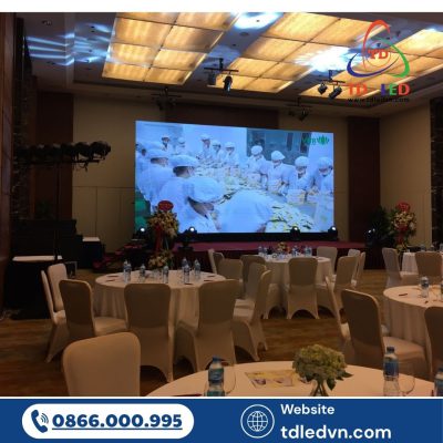Ứng dụng màn hình LED nhà hàng tiệc cưới không chỉ giúp nâng cao tính thẩm mỹ mà còn tăng sự chuyên nghiệp, giúp tiệc cưới trở thành kỷ niệm khó quên.